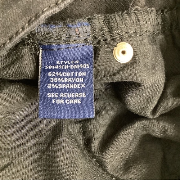 Angel Kiss Size 5/27 4 Button Closure Black Ripped Jeans. Preowned - Picture 6 of 6